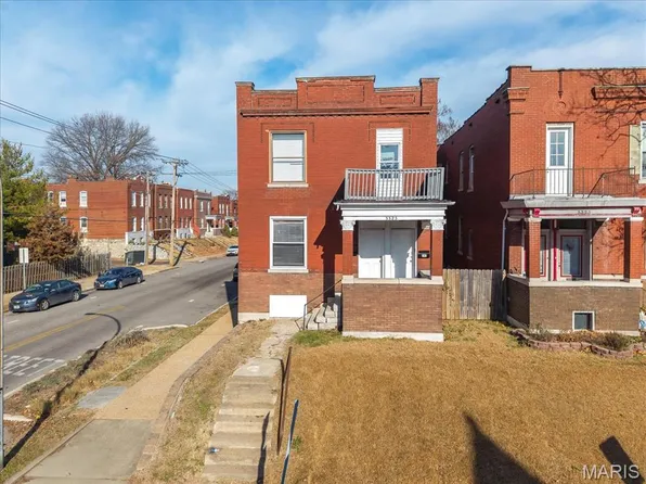 3325 Chippewa St, Saint Louis, MO 63118