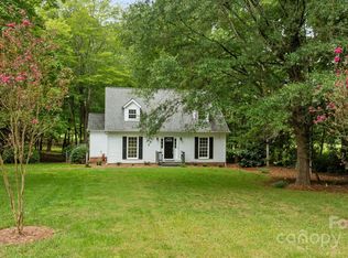 5828 Foxcrest Dr, Mint Hill, NC 28227