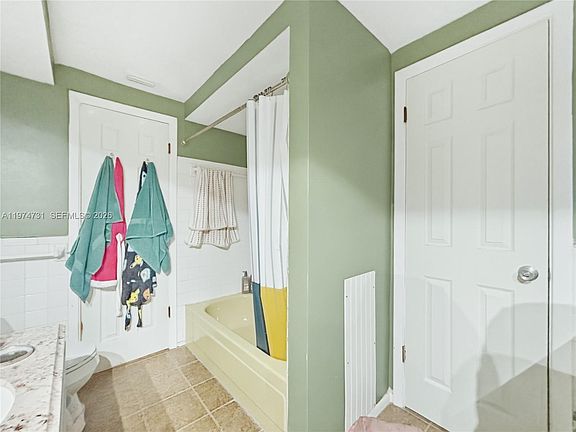 3rd image of 10028 Freestone Ln