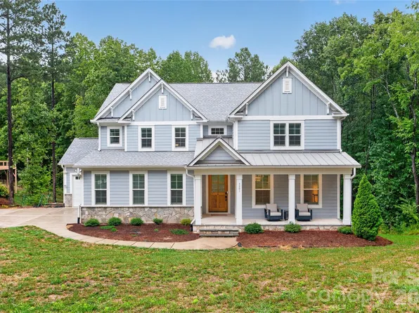 6601 Harbor Oaks Dr, Denver, NC 28037