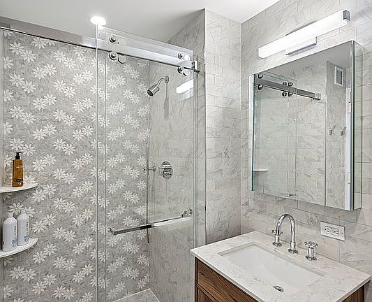 4th image of 215 E 96th St #27FG