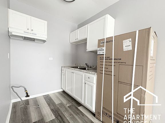 4th image of 6226 S Western Ave #205
