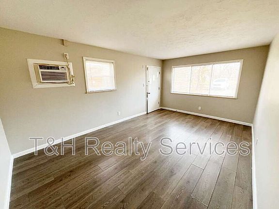 4th image of 5048 Hardegan St