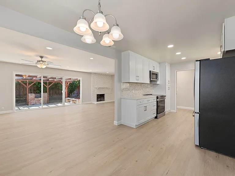 1529 Elmar Way — Photo 9