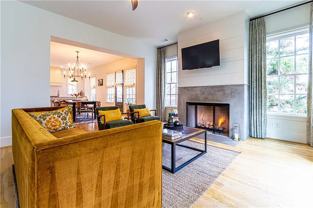 3 bed, 2.5 bath, 2350 sqft, $5,000 — Photo 4