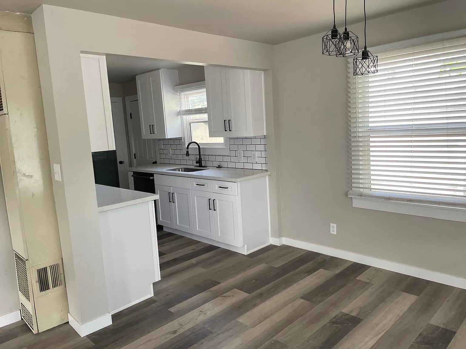 544 S Donovan St — Photo 4