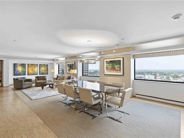700 Grand Ave #3304, Des Moines, IA 50309