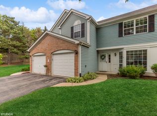 44 Lancaster Cir, Gurnee, IL 60031