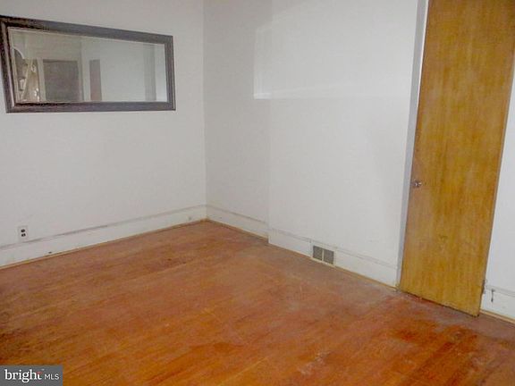 5th image of 2332 Dickinson St