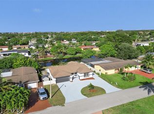 8649 W Long Acre Dr, Miramar, FL 33025