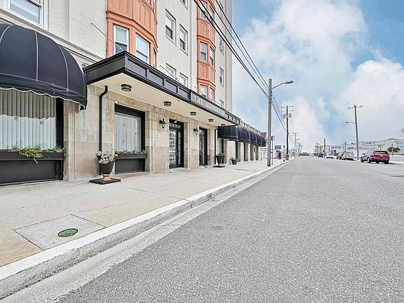 3rd image of 807 8th St #502