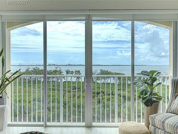 3rd image of 28 Harbour Isle Dr Unit 305