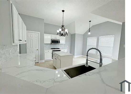 1st image of 2105 Silver Leaf Dr