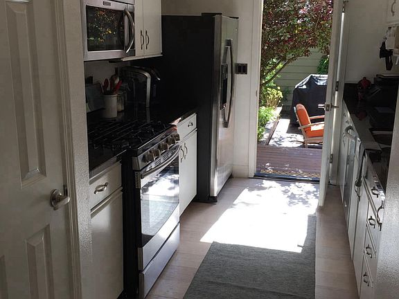 3rd image of 41 Parkview Cir