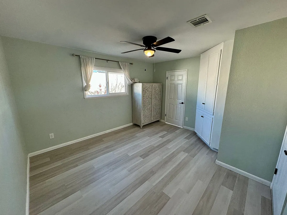 Building Photo - 904 S Mountain Ave #B