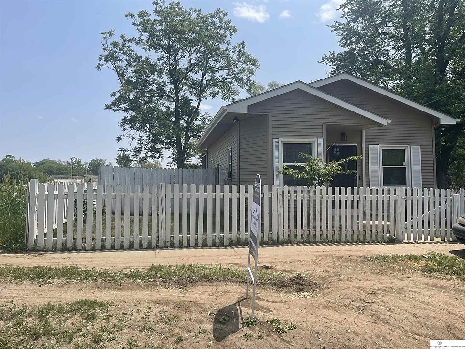 1st image of 4013 N 28th Ave