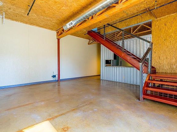 4th image of 213 E Tonhawa St