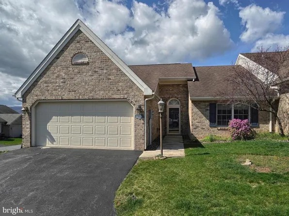 2325 Majestic Ct, Chambersburg, PA 17202