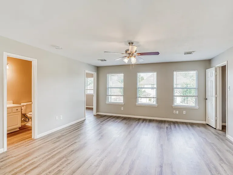 2427 Ranch Hollow Ct — Photo 10