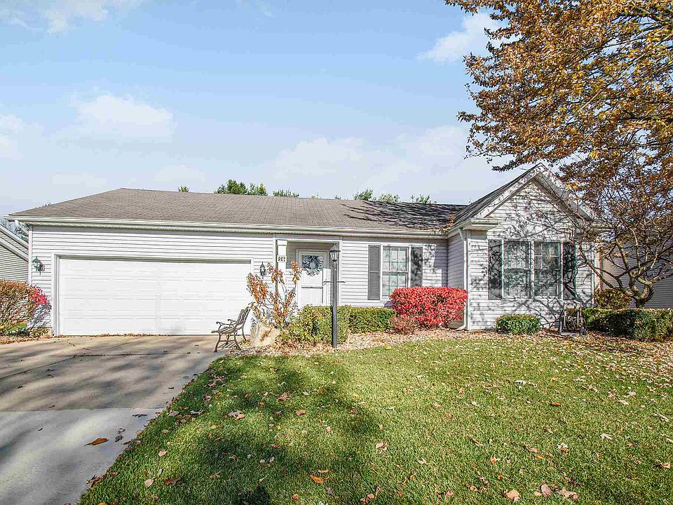 1st image of 927 Finch Dr