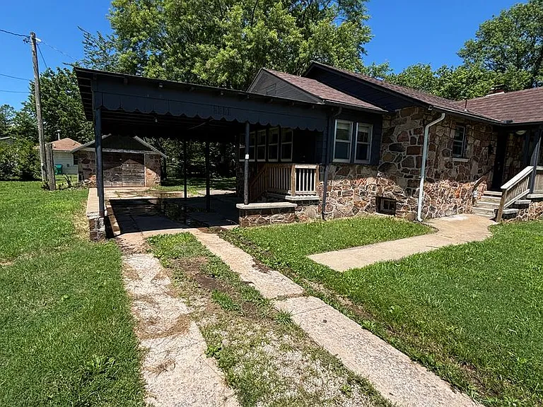 1111 N Kansas Expy — Photo 2