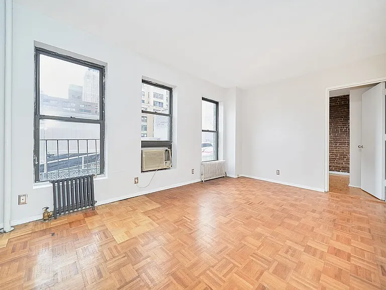 333 W 43rd St #4C — Photo 1