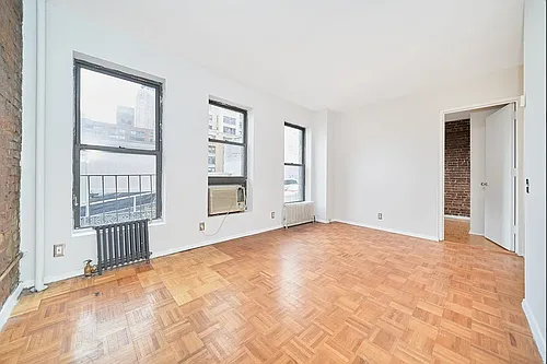333 W 43rd St #4C Photo 1 333 W 43rd St #4C Photo 1