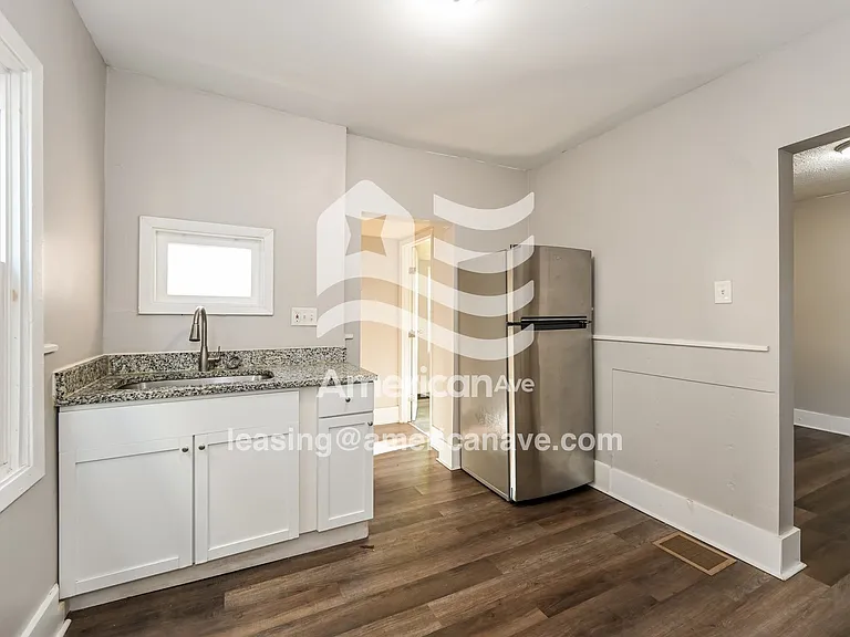 1441017_007_kitchen_8.jpg