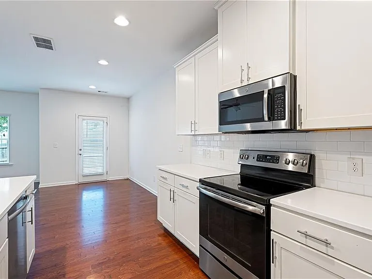 1878 Plainsboro Dr — Photo 2