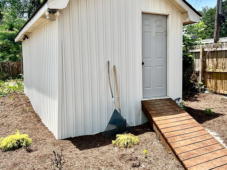 3111 Valley View Dr — Photo 3