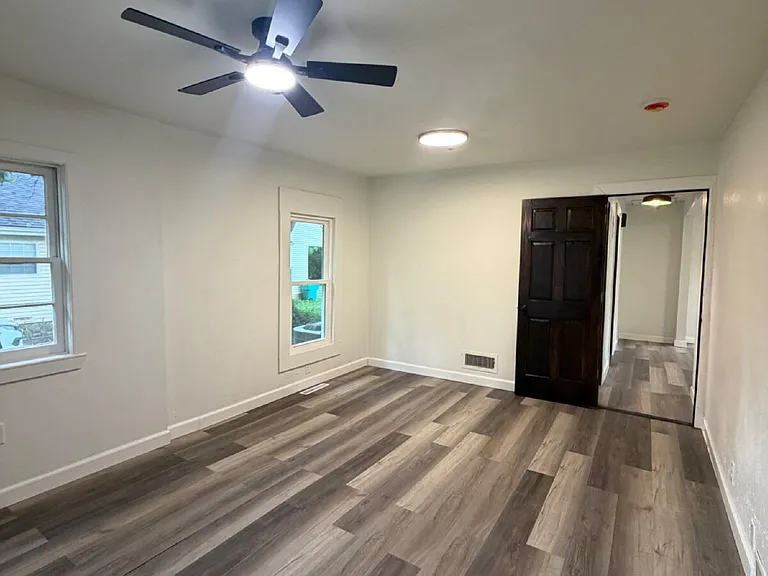 2116 W Elm St — Photo 10