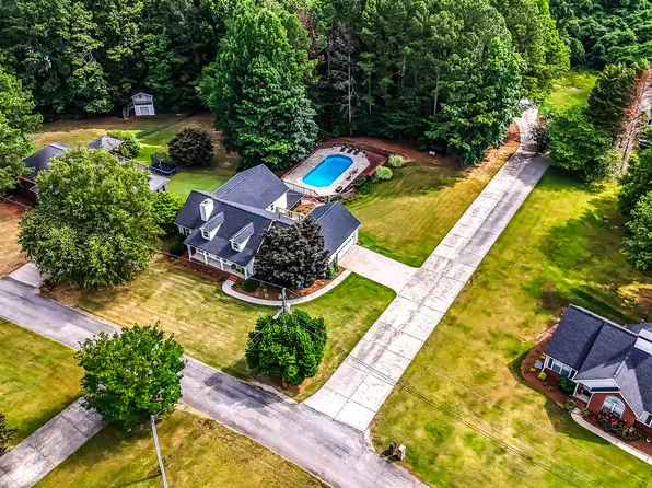 55 McPherson Ln, Bremen, GA 30110