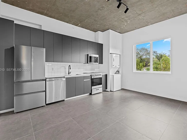 315 NW 32nd St #307 — Photo 5