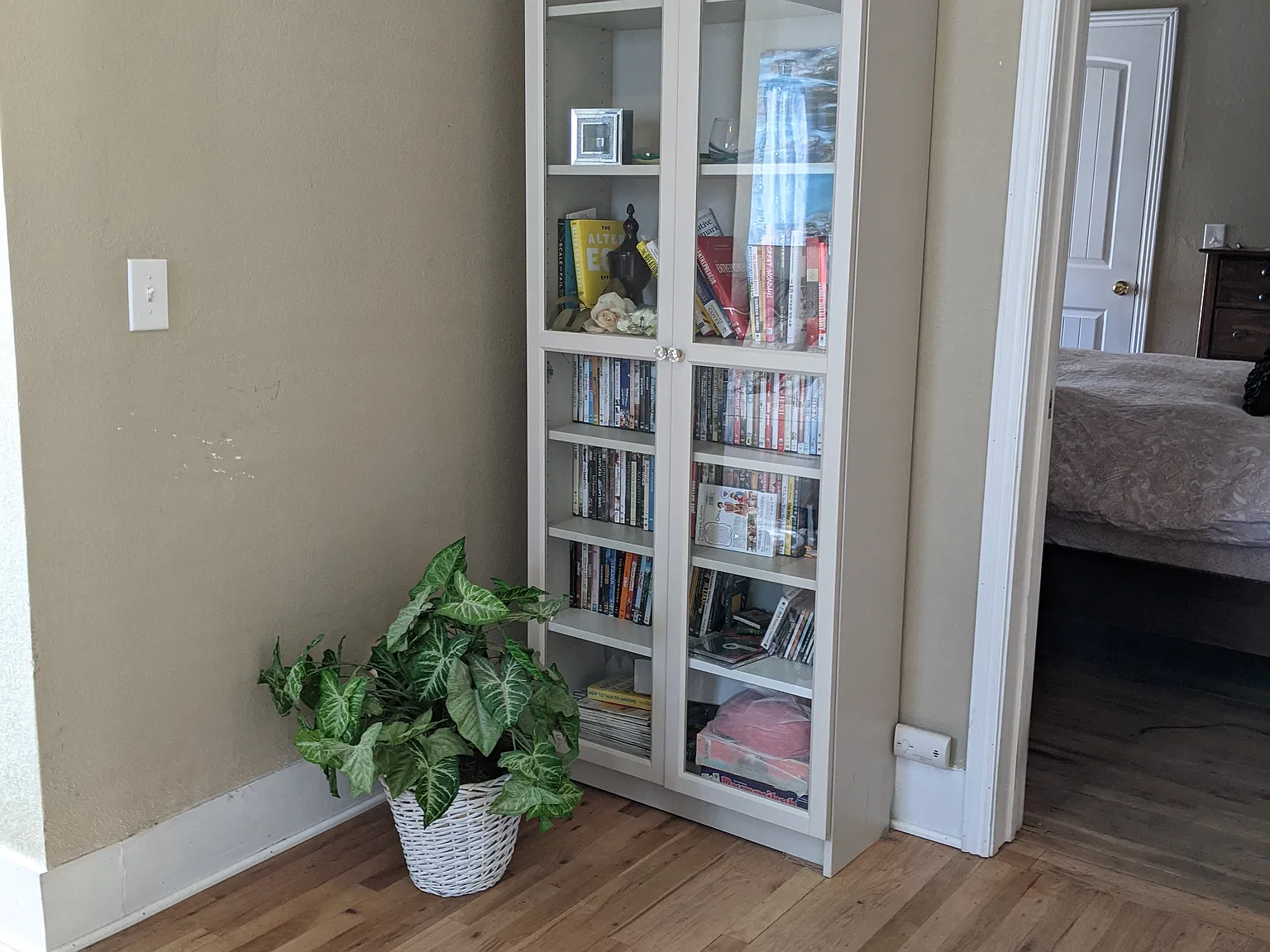 2 bed, 705 sqft, $1,599 — Photo 2