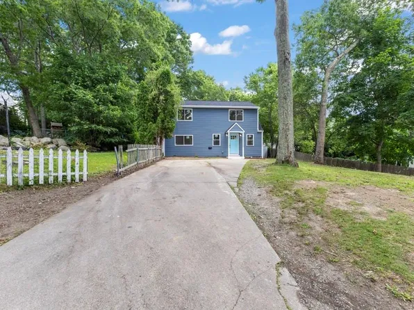 64 Mohawk St, Coventry, RI 02816