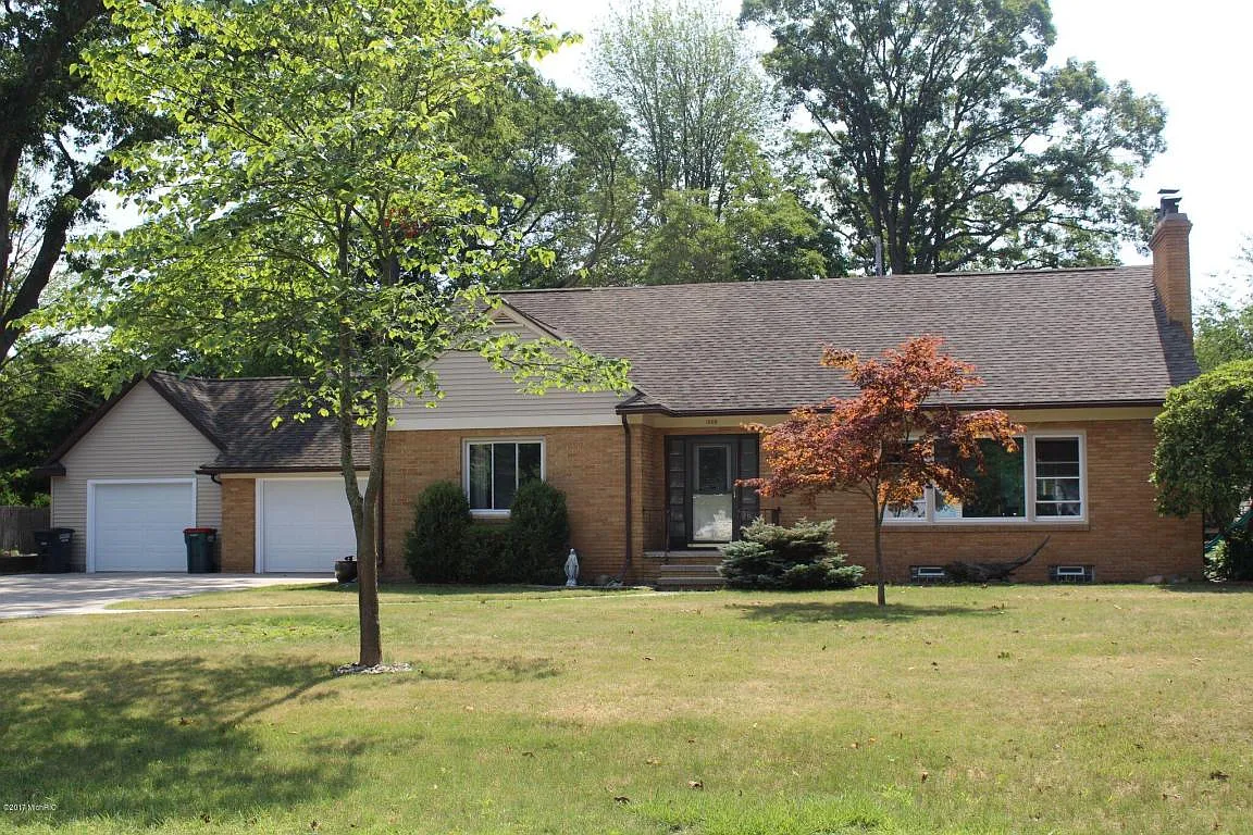 1865 Belmont Dr photo 1