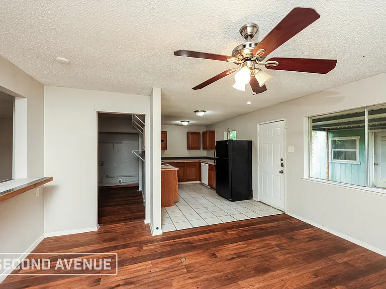 307 Halifax Ct — Photo 6