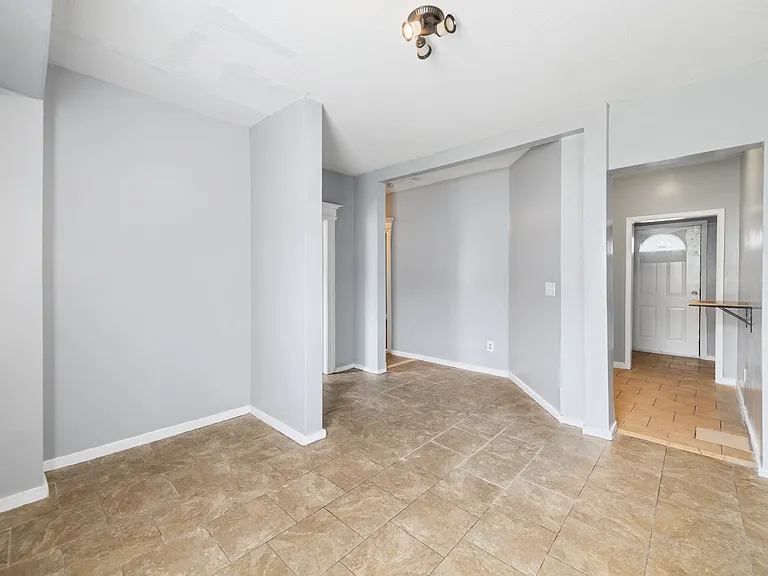 705 Dixwell Ave #1R — Photo 15