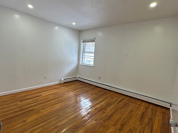 4th image of 226 Bay 35th St APT 1