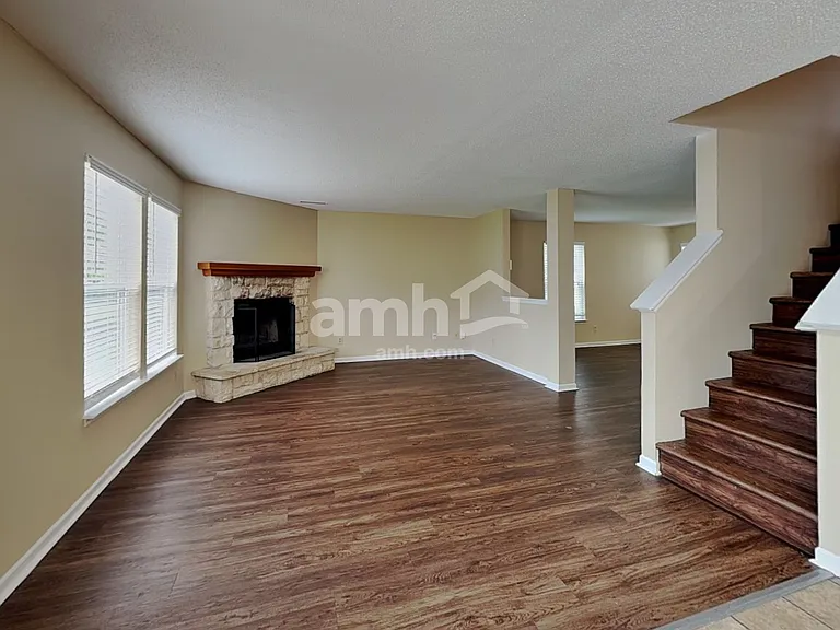 1917 Blue Pine Ln — Photo 7