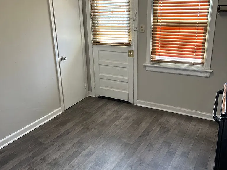 3215 & 3217 Dill Ave — Photo 5
