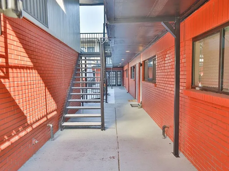 2301 Commonwealth St — Photo 20
