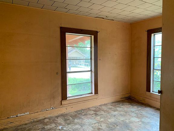 3rd image of 3904 Ogden Ave