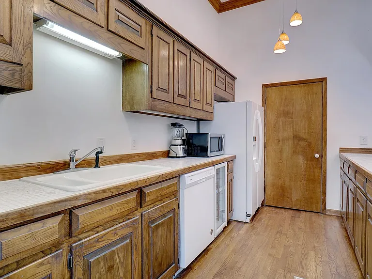 6434 Southpoint Dr — Photo 4