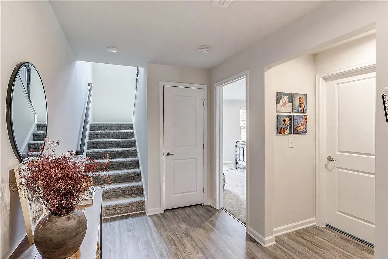 4 bed, 3.5 bath, 2220 sqft, $2,395 — Photo 2