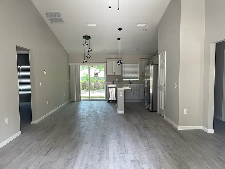 3723 SE 130th Pl — Photo 2