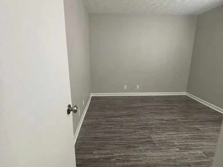 Blakely Place Apartments — Photo 37