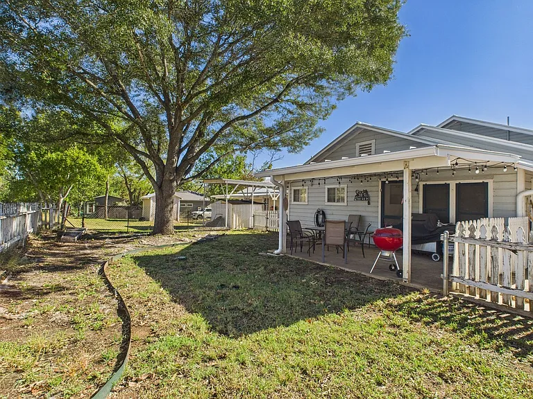 206 N Edison St — Photo 42