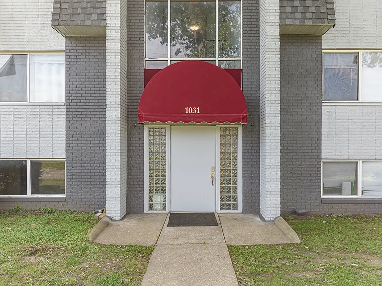 Tower Regency Apartments — Photo 16