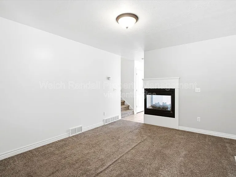672 E Clearwater Dr N — Photo 6